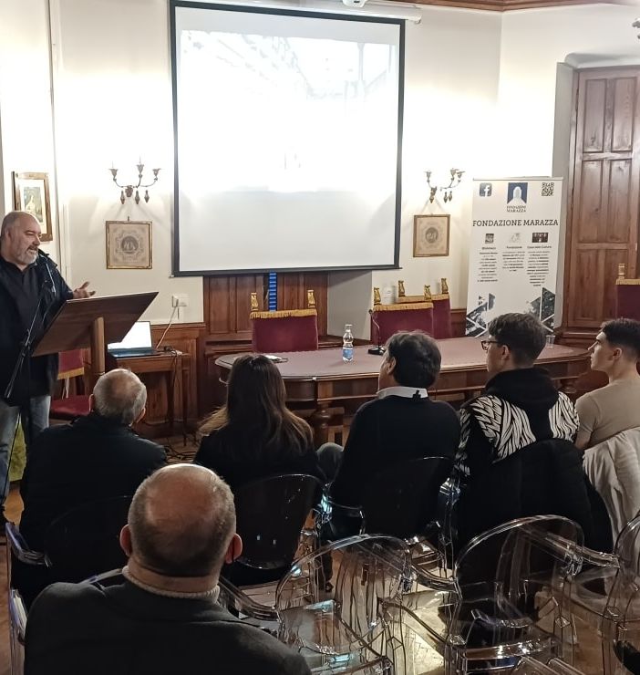 Successo e emozioni alla proiezione di &quot;Non lontano da qui&quot; a Villa Marazza