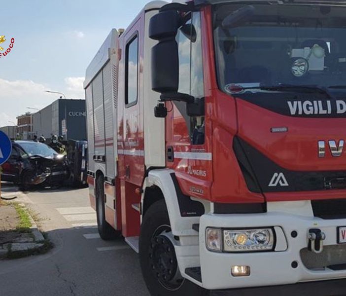 Scontro tra due auto in via Biandrate a Novara