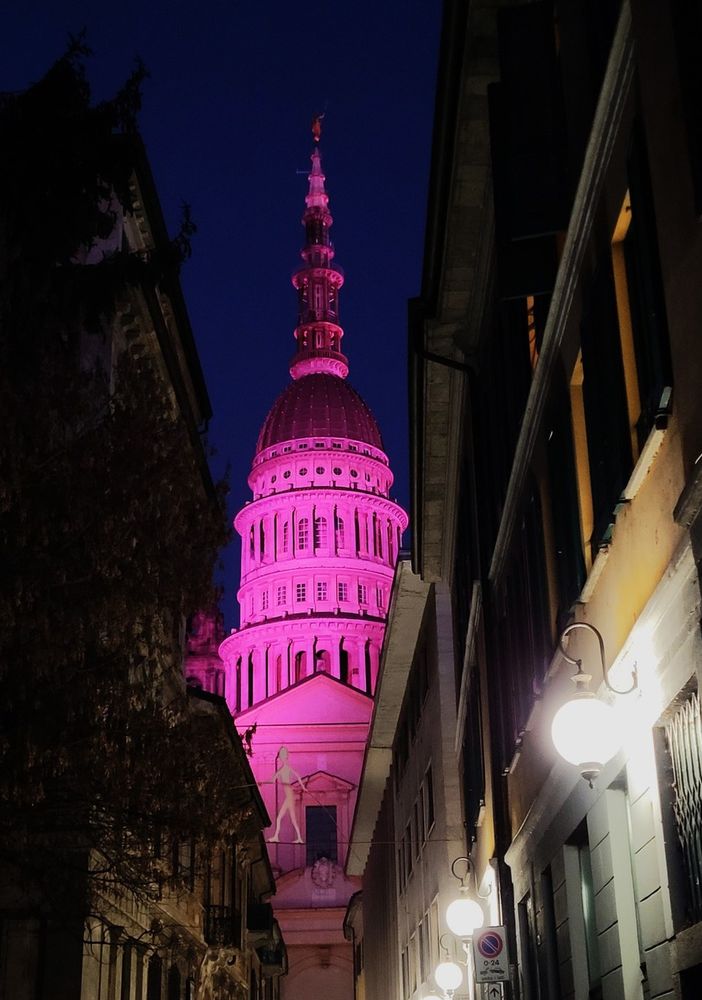 Anche a Novara il rosa del Giro d'Italia