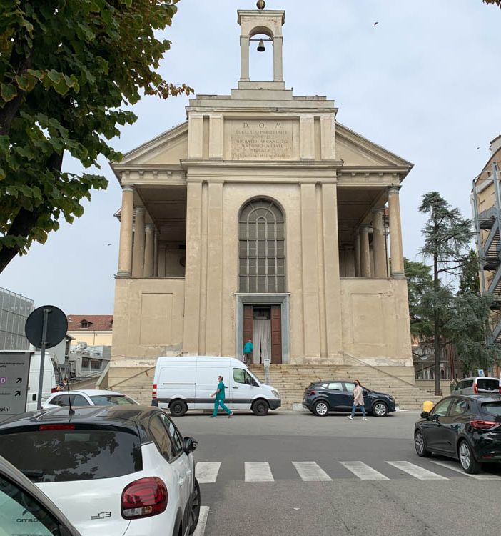 Omicidio-suicidio di Lumellogno, venerdì pomeriggio i funerali della coppia