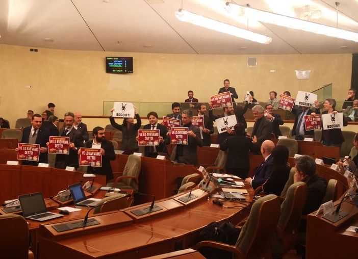 Referendum elettorale, opposizione protesta a Palazzo Lascaris: &quot;Maggioranza bocciata&quot;