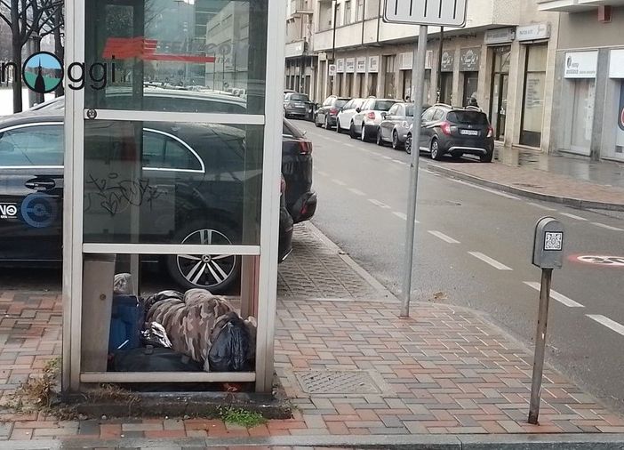 Dal Nord Ovest. Nuovi poveri, a Torino sempre più anziani e persone sole mangiano in mensa: &quot;Nelle Feste arrivano le famiglie&quot;