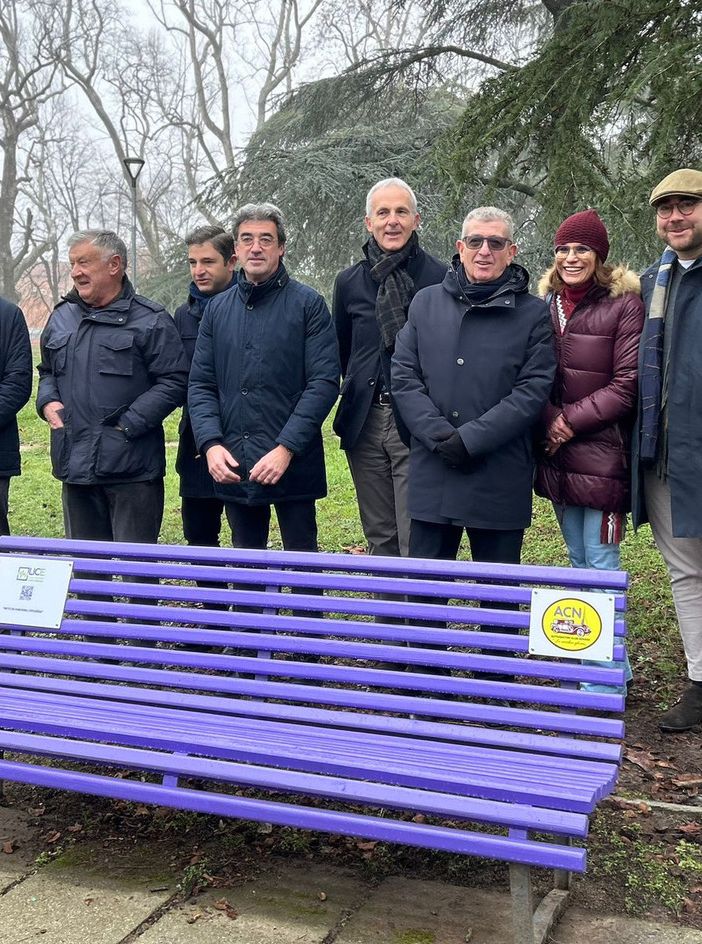 Inaugurata a Novara la panchina viola in occasione della Giornata Internazionale contro l’Epilessia