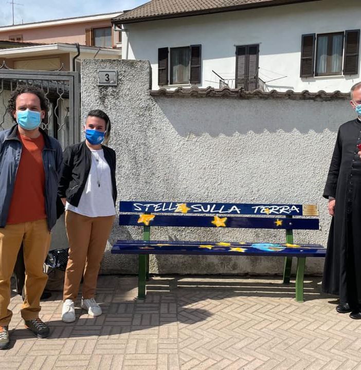 Un altra panchina è stata inaugurata a Cameri