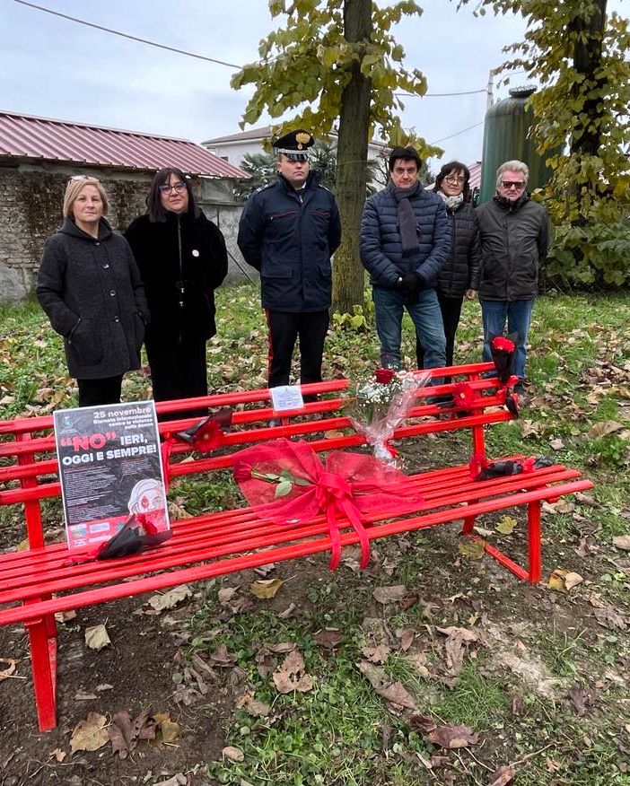 Inaugurata la panchina rossa a San Martino