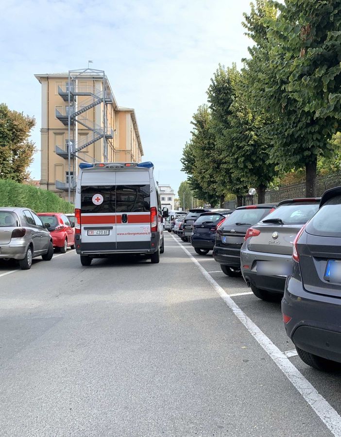 Problemi con i parcheggi per i dipendenti dell’ospedale Maggiore di Novara