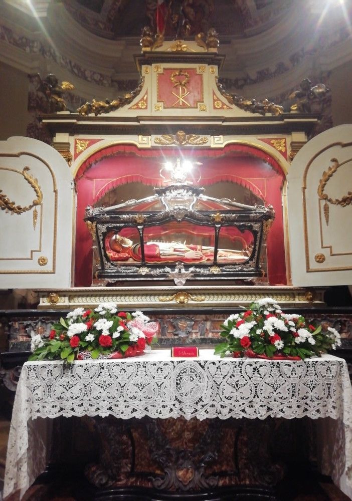 Don Alessandro Maffiolini lascia Trecate per Romagnano Sesia