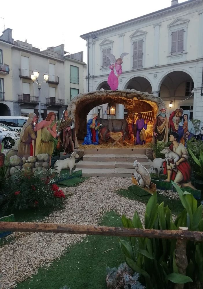 Con ‘Una luce in città’ Trecate scopre i suoi presepi