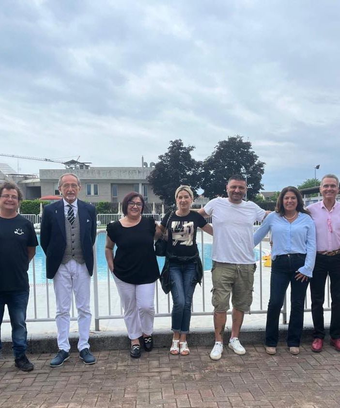 Trecate, sabato riapre la piscina. Con qualche “sussurro” sul nuovo gestore