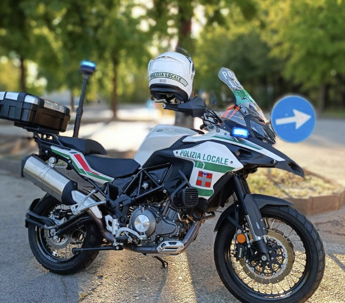 Aggredisce gli agenti della Polizia locale: arrestato‍ camionista varesino
