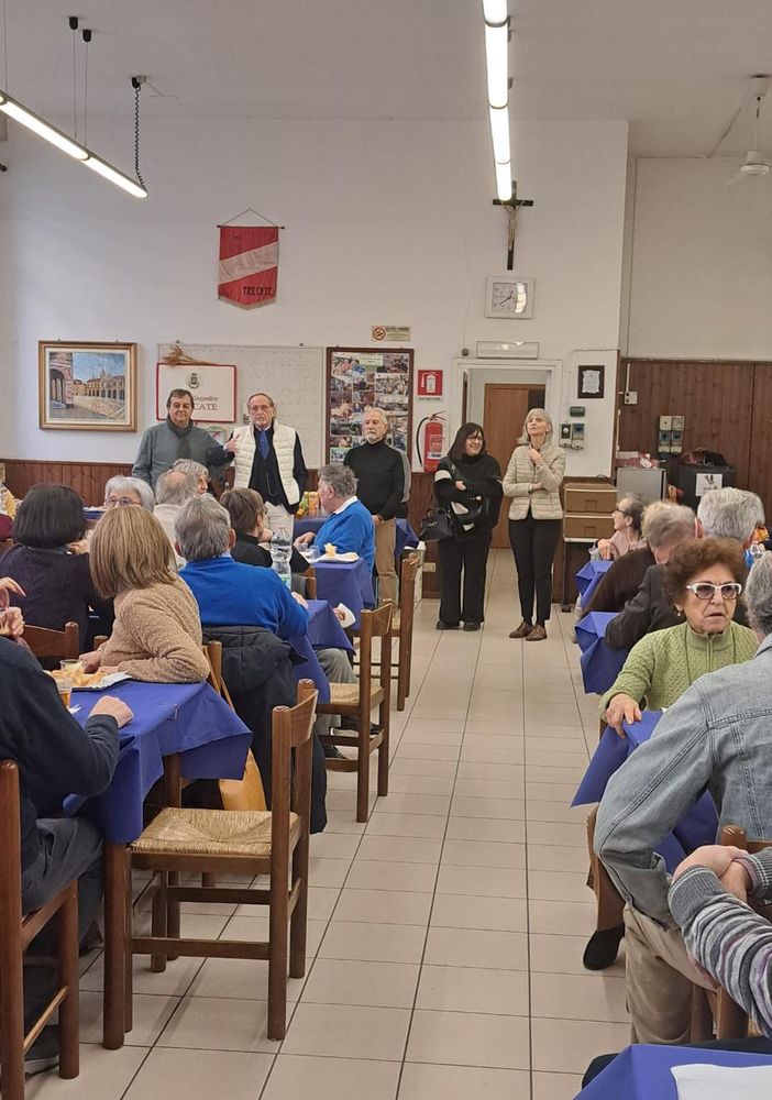 Scambio di auguri di Natale a Trecate: pranzo conviviale per l'Ute e il Centro Incontro Anziani