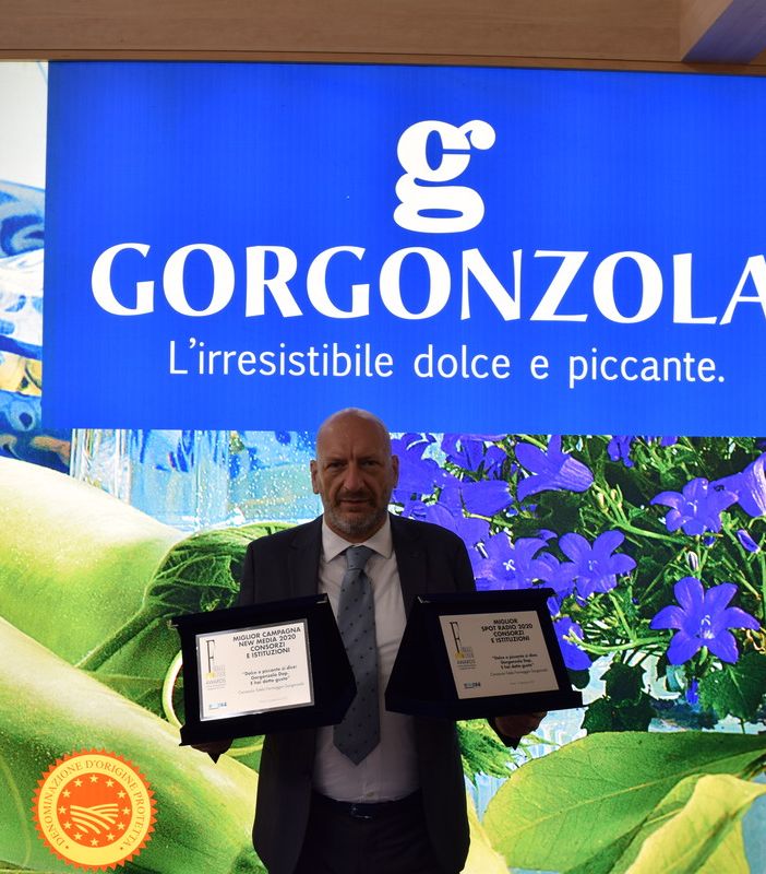 Da sin. Giovanni Viani (Consulente Marketing Consorzio Gorgonzola), Fabio Leonardi (Vicepresidente Consorzio Gorgonzola), Stefano Fontana (Direttore Consorzio Gorgonzola), Giorgio Azzali (Metrix Communication)