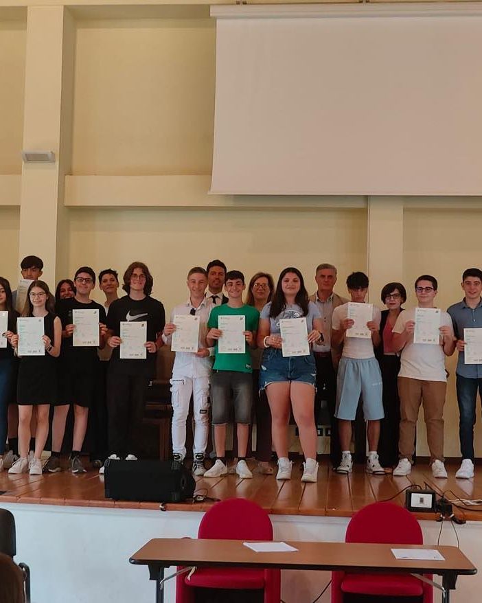 Certificazioni di lingua inglese, premiati gli studenti della scuola media &quot;Cassano&quot;