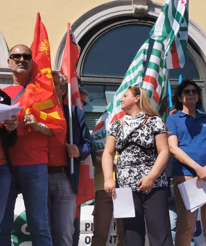 Grande partecipazione per la manifestazione del 1° maggio a Novara FOTO