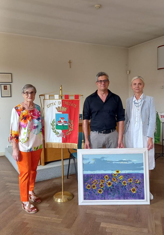 Il pittore trecatese Minera ha donato un quadro alla biblioteca civica