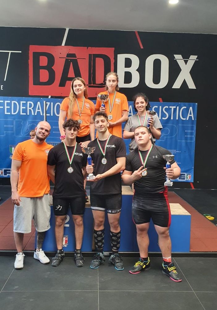 Ai Regionali Juniores di pesitica 5 ori al Team Quisquash