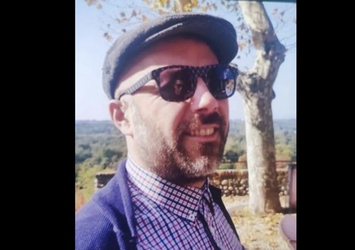 Morto dopo otto giorni il tifoso precipitato allo stadio di Novara