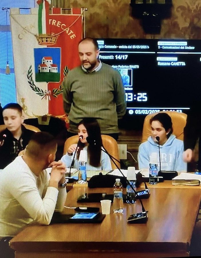 I giovani amministratori di Trecate ospiti in consiglio comunale