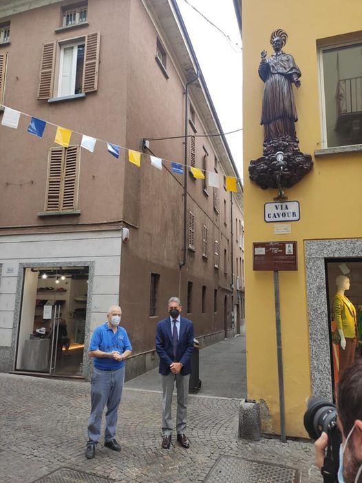 Nel centro storico di Arona è tornato il San Carlino