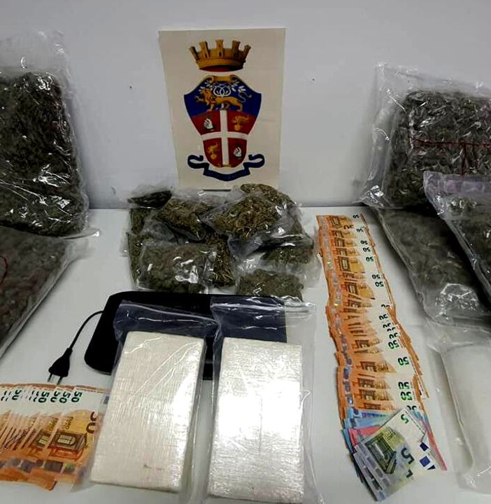 Operazione antidroga a Novara: tre arresti e sequestro di cocaina e marijuana