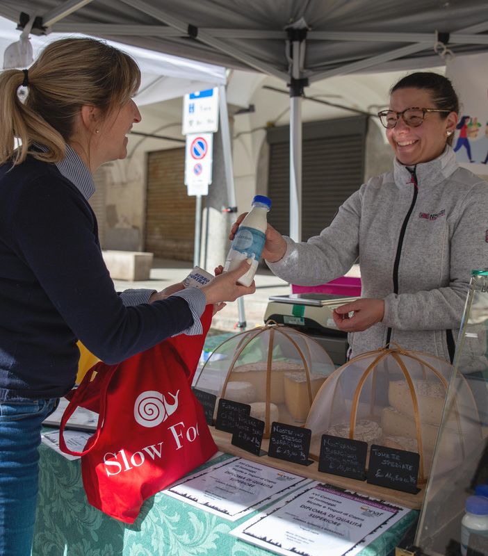 Un sabato tra gusto e sostenibilità: a Borgomanero torna il Mercato della Terra