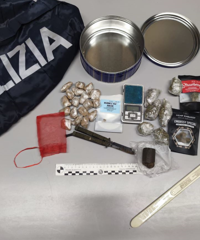 Arresto per detenzione ai fini di spaccio di sostanze stupefacenti a Novara grazie a una segnalazione sull'applicazione 'YOUPOL