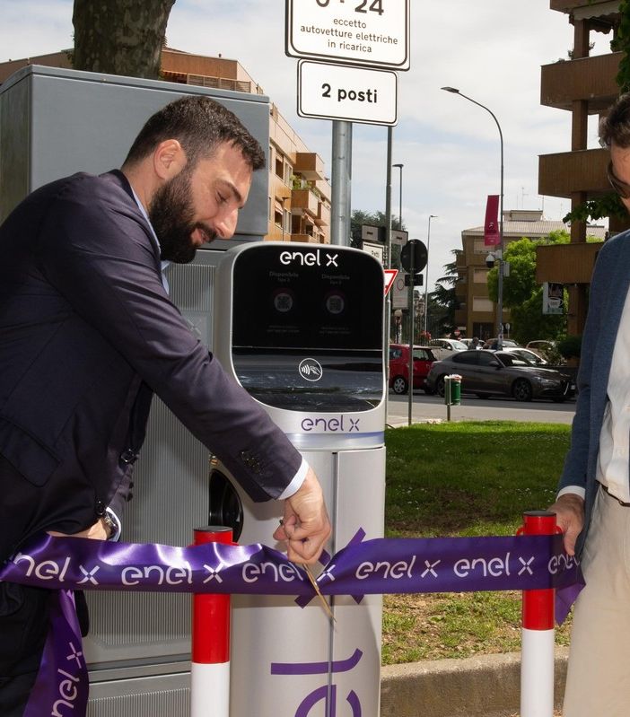 Enel X accelera lo sviluppo della mobilita’ elettrica a Novara: inaugurata la prima di 15 nuove stazioni di ricarica