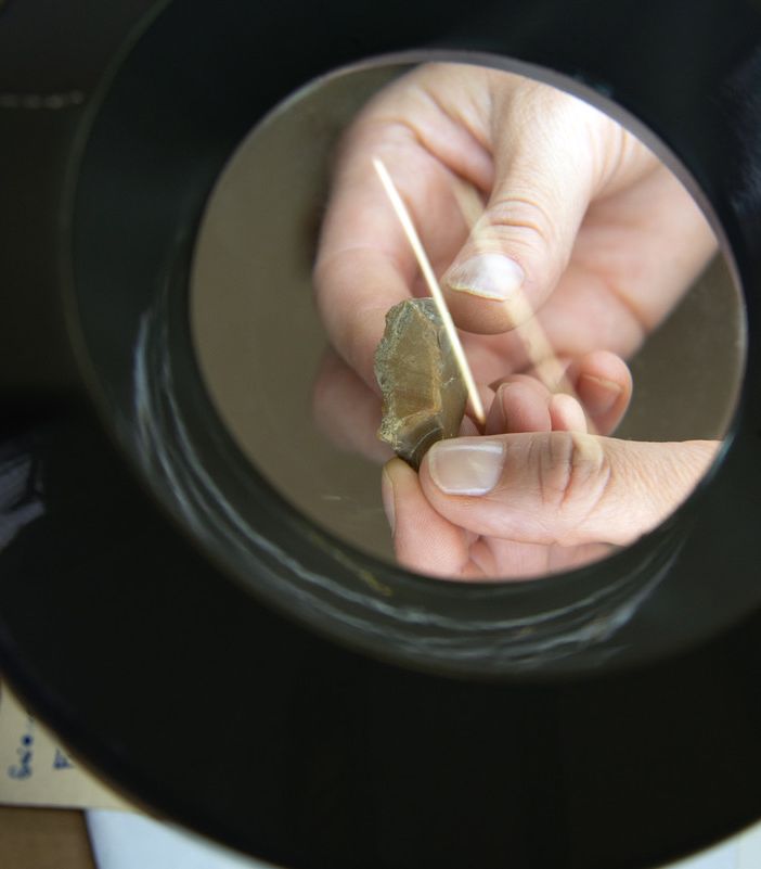 Nuovo ritrovamento inatteso dallo scavo archeologico:  «Un'anfora per la conservazione dell'olio, è la prima in Piemonte»