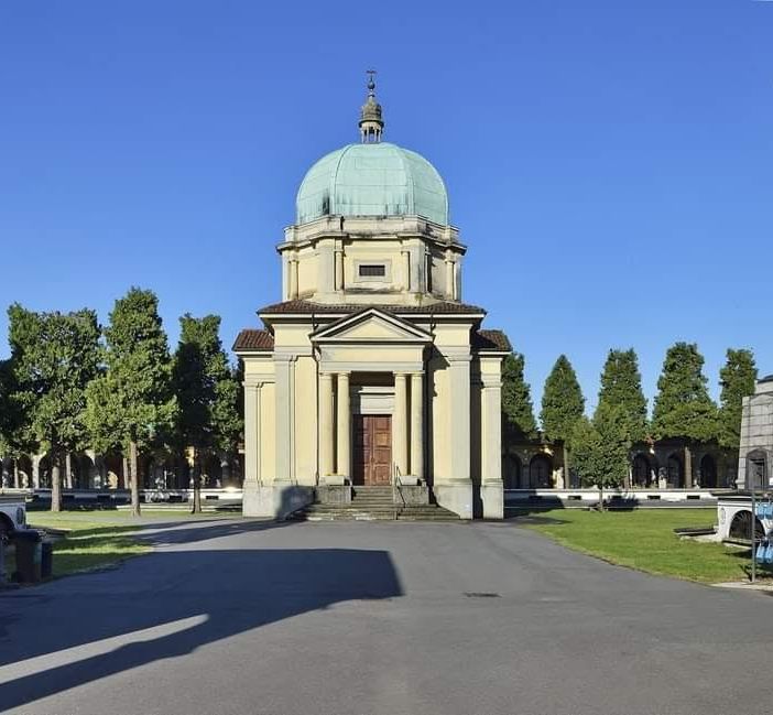 Trecate, recita del rosario nella chiesa del cimitero