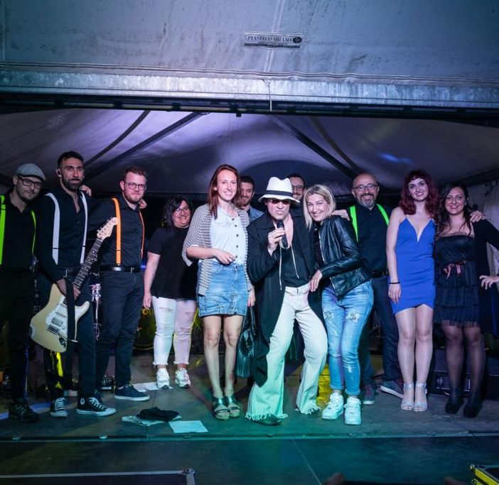 Tanta gente a Trecate per il tributo a Celentano