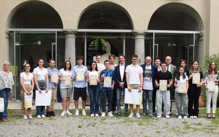 Borgomanero, premiati studenti dell'anno