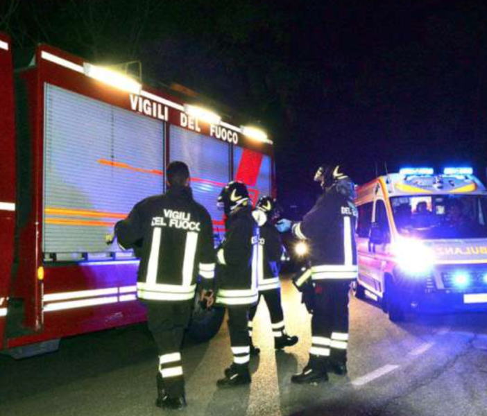Camion si ribalta e schiaccia un'auto: morto un 38enne che tornava dal lavoro