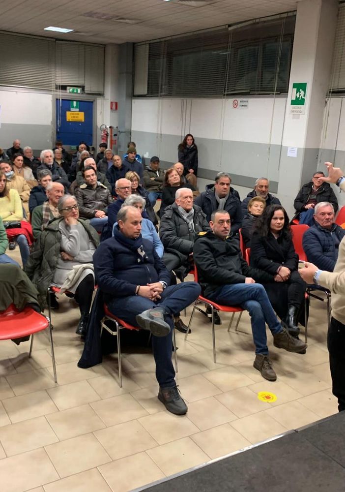 Via Fara, De Grandis davanti ai cittadini: “Non se ne fa nulla”