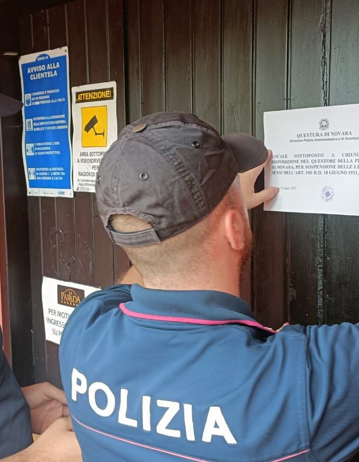 Chiusura di un locale adibito alla ristorazione a Novara dopo episodi di violenza