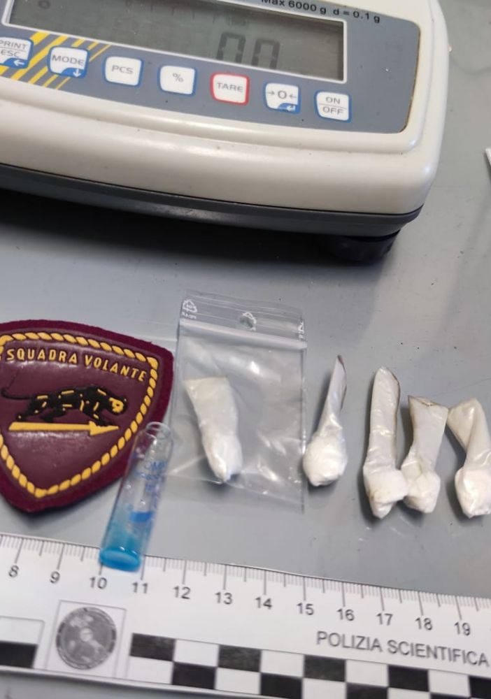 Arrestato giovane con droga e oggetti rubati a Novara