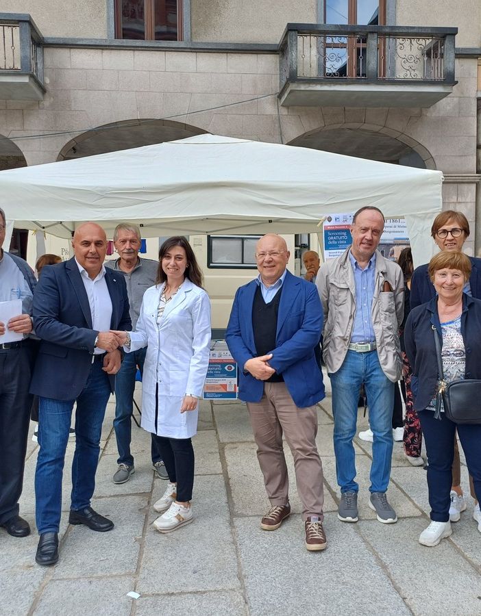 Screening gratuito della vista a Borgomanero: successo per l’iniziativa della Società degli Operai di Mutuo Soccorso e Opera Pia Curti