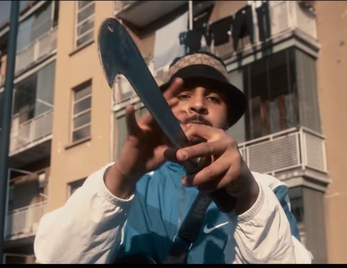 Ha partecipato a una maxirissa a Milano con un machete, denunciato il rapper Zefe