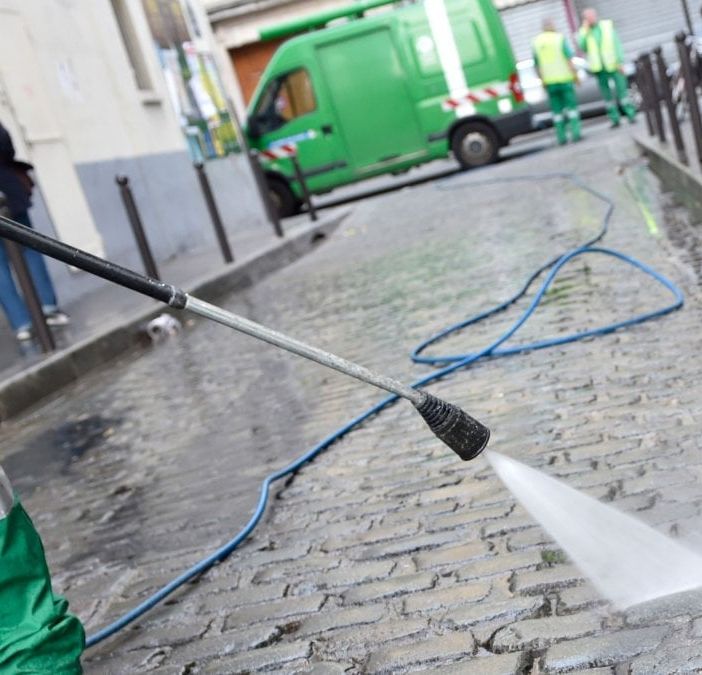 A Cameri pulizia ecosostenible delle strade
