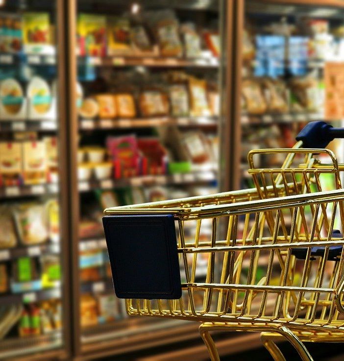 Il caro bollette finisce nel carrello della spesa: aumenti di 650 euro nel 2022
