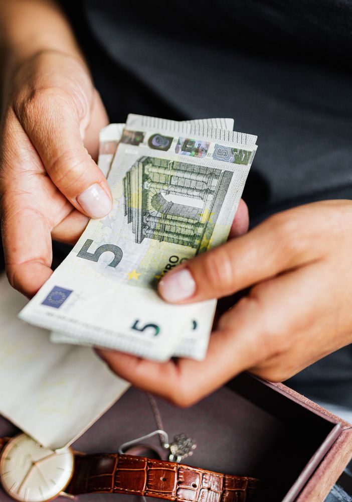 Spese obbligate: nel 2024 si “mangiano” il 41,8% dei consumi delle famiglie