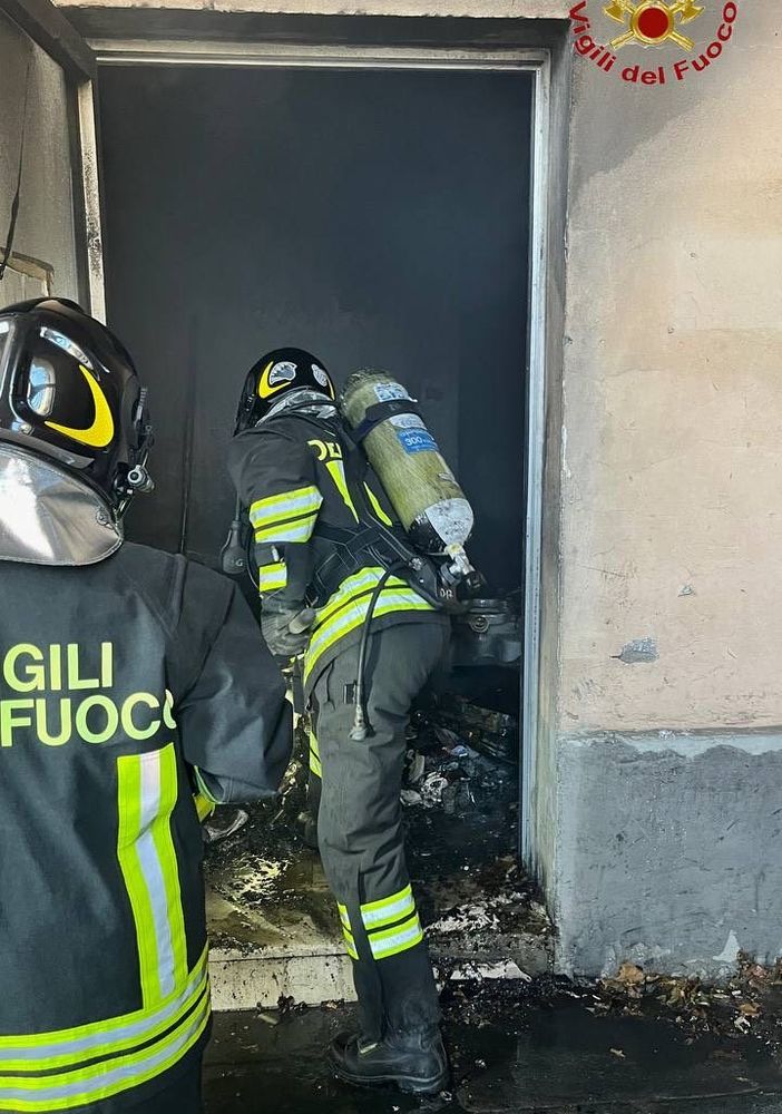 Incendio all' ex caserma Passalacqua di Novara