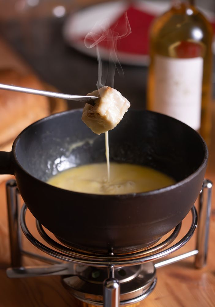 Raclette e fondue alla Stockalperturm di Gondo per una esperienza tipicamente svizzera