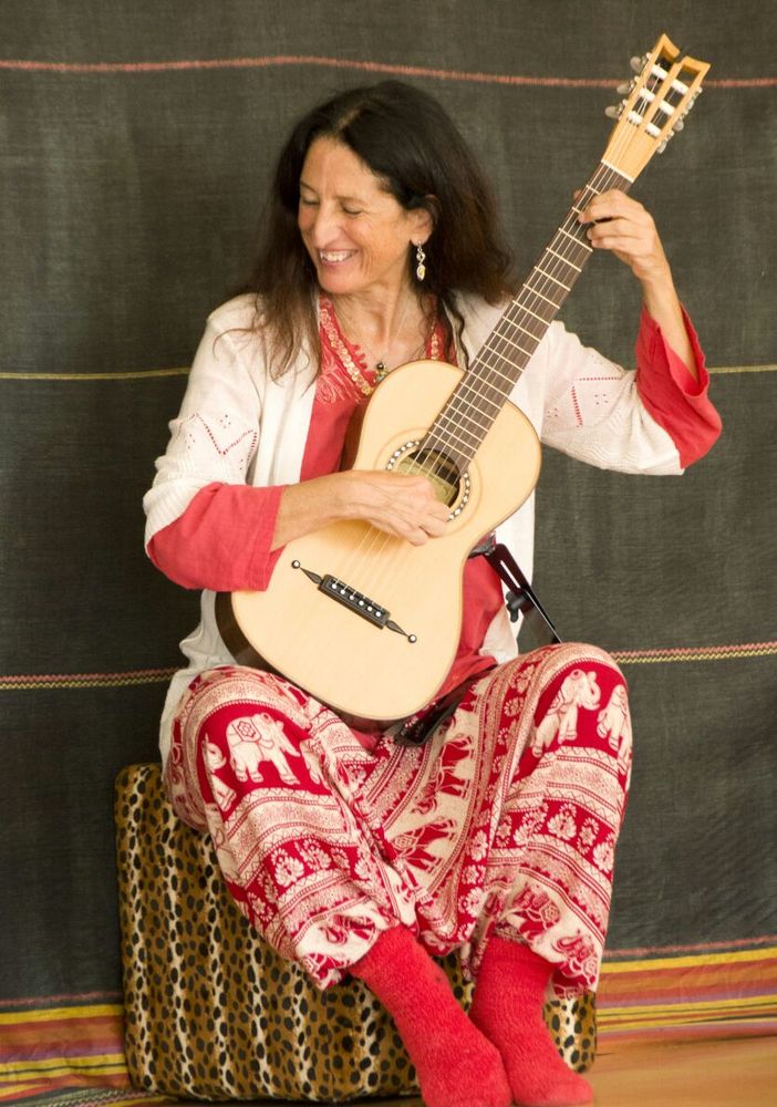 Parte domenica 13 la Rassegna Un paese a sei corde con &quot;Chitarra Femminile Singolare&quot;