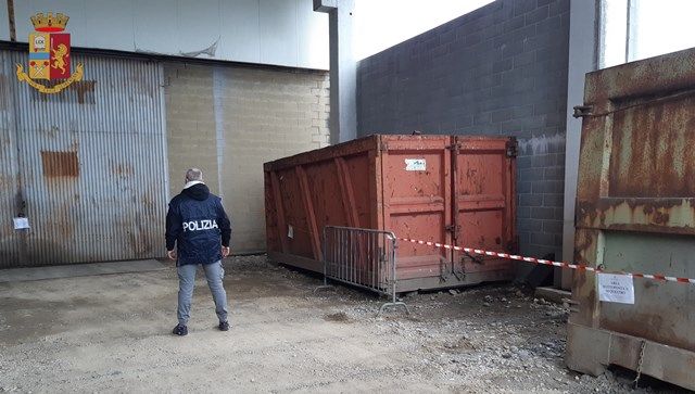 Operazione “Oro rosso”: 90 persone controllate e 17 ditte ispezionate dalla polizia