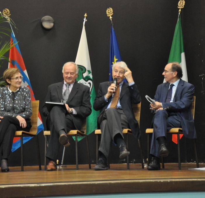 Foto: una delle passate edizioni del premio letterio aronese