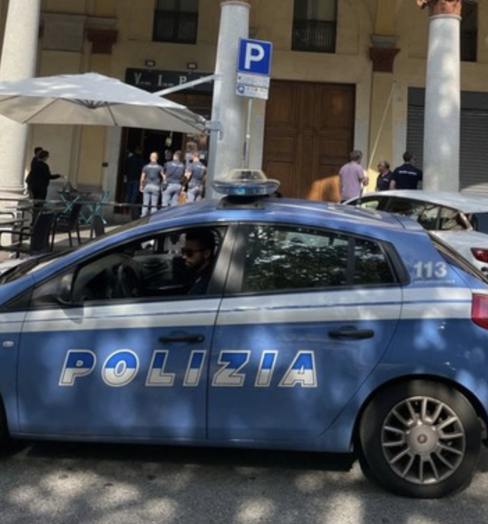 Risse, alcol a minori e lavoratori in nero, chiuso dalla Questura il bar Vip dei portici di via XX Settembre
