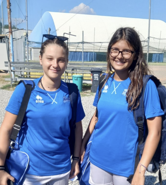 Due ragazze di Novara, vestono l'azzurro della Nazionale Italiana Softball U13