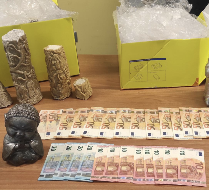 La Finanza di Varese arresta un narcotrafficante in fuga e un insospettabile orafo. Spedizioni anche dagli uffici postali di Novara VIDEO