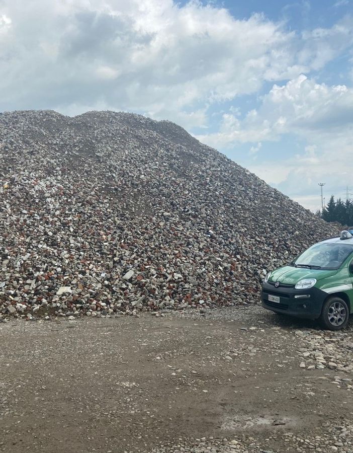 Riciclavano terre da scavo senza controlli: sequestrato impianto a Novara