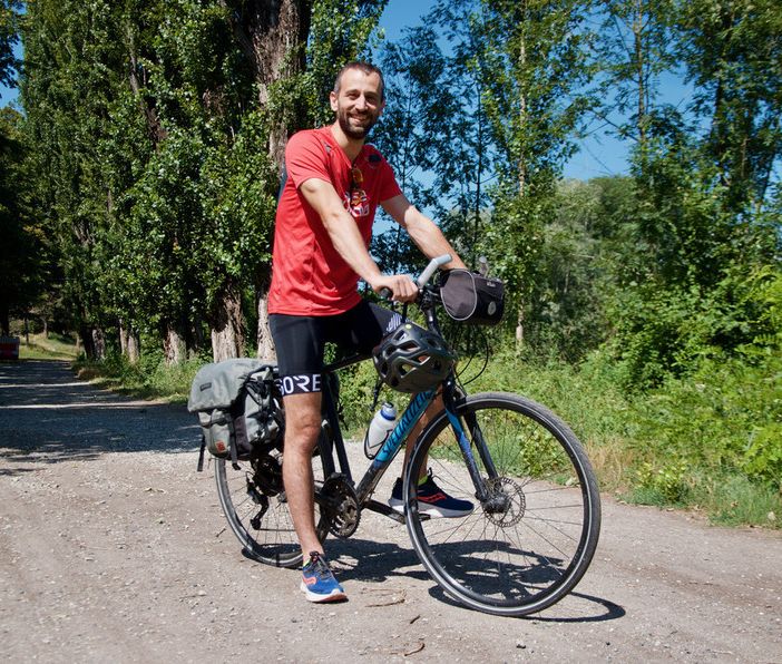 Daniele Valle attraverserà il Piemonte in bici per incontrare territori e persone